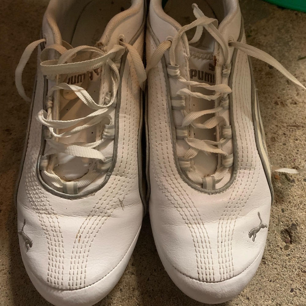 White puma sneakers